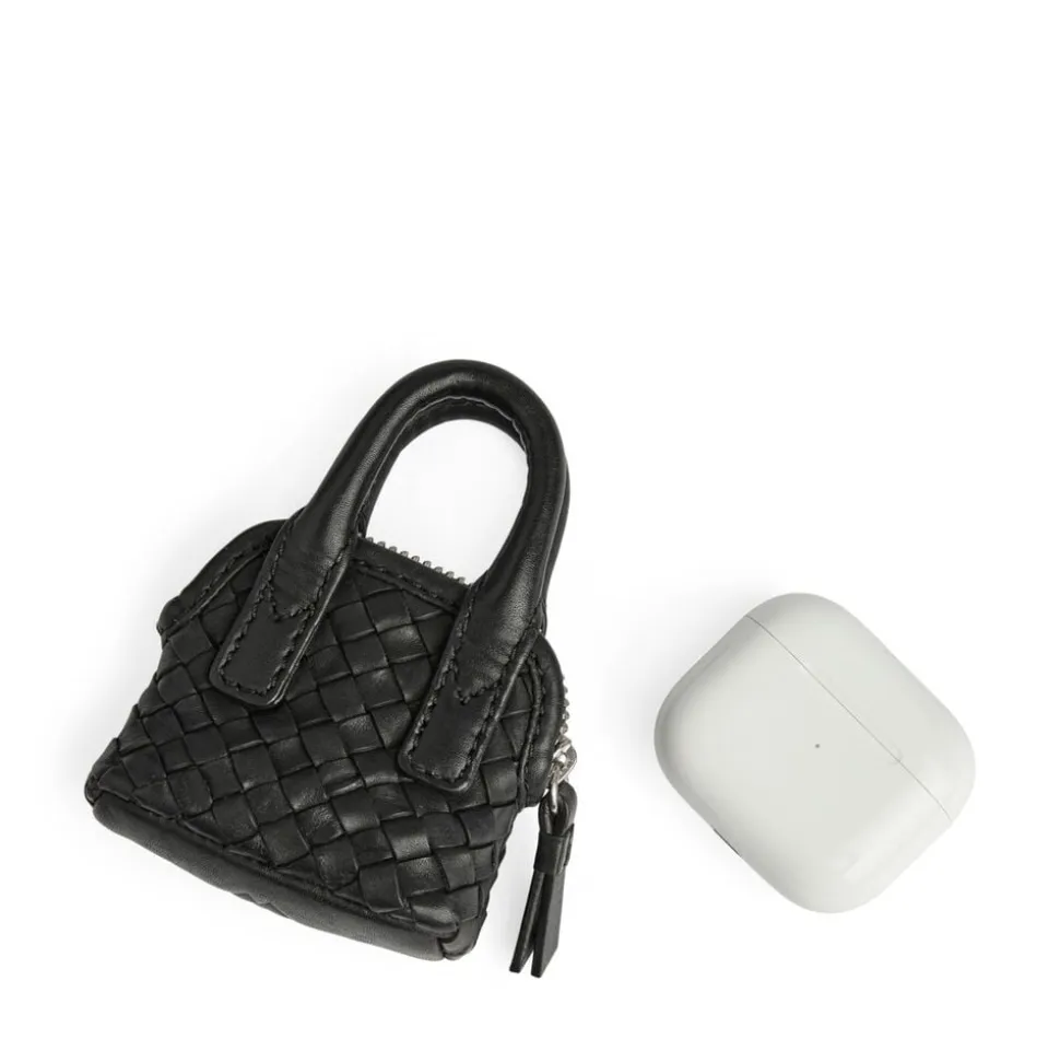 Amayambg Charm, Weave