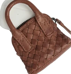 Amayambg Charm, Weave