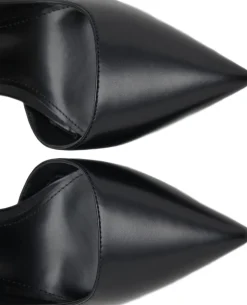 Asymmetrical heeled shoes