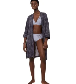 Aura Spotlight Robe 01