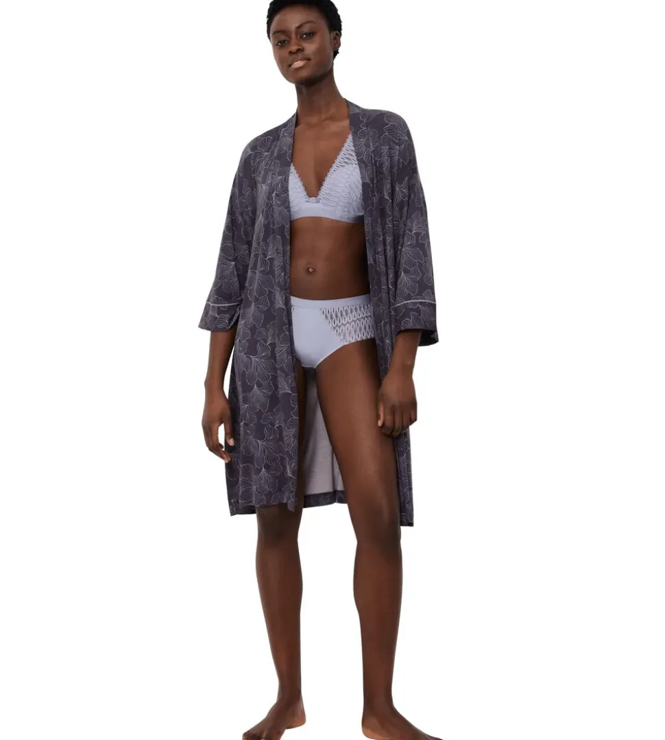 Aura Spotlight Robe 01