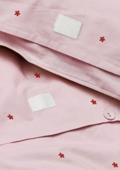 Daisy Sengetøj 200x220 cm pink/rød DK