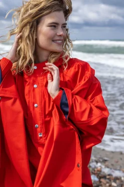 Danerain Poncho Bright Red