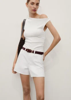 Denim shorts with frayed hem