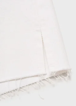 Denim shorts with frayed hem