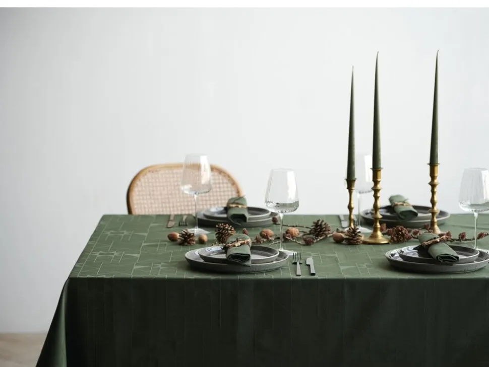 Dug 140x270 Star Damask Forest green