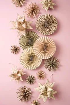 Flettet stjerne t/ophæng lille m/røde hjerter