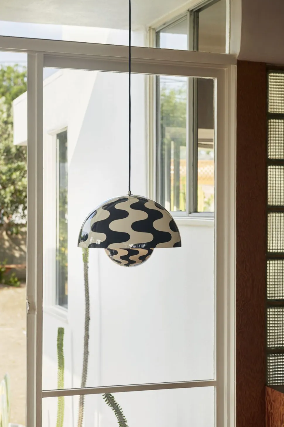 Flowerpot Pendant VP7, Black/White