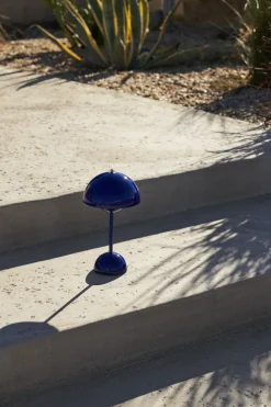 Flowerpot Portable Lamp VP9, Cobalt Blue, Magnetic Charger