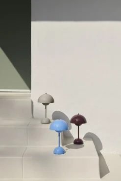 Flowerpot Portable Lamp VP9, Magnetic Charger