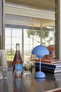 Flowerpot Portable Lamp VP9, Magnetic Charger