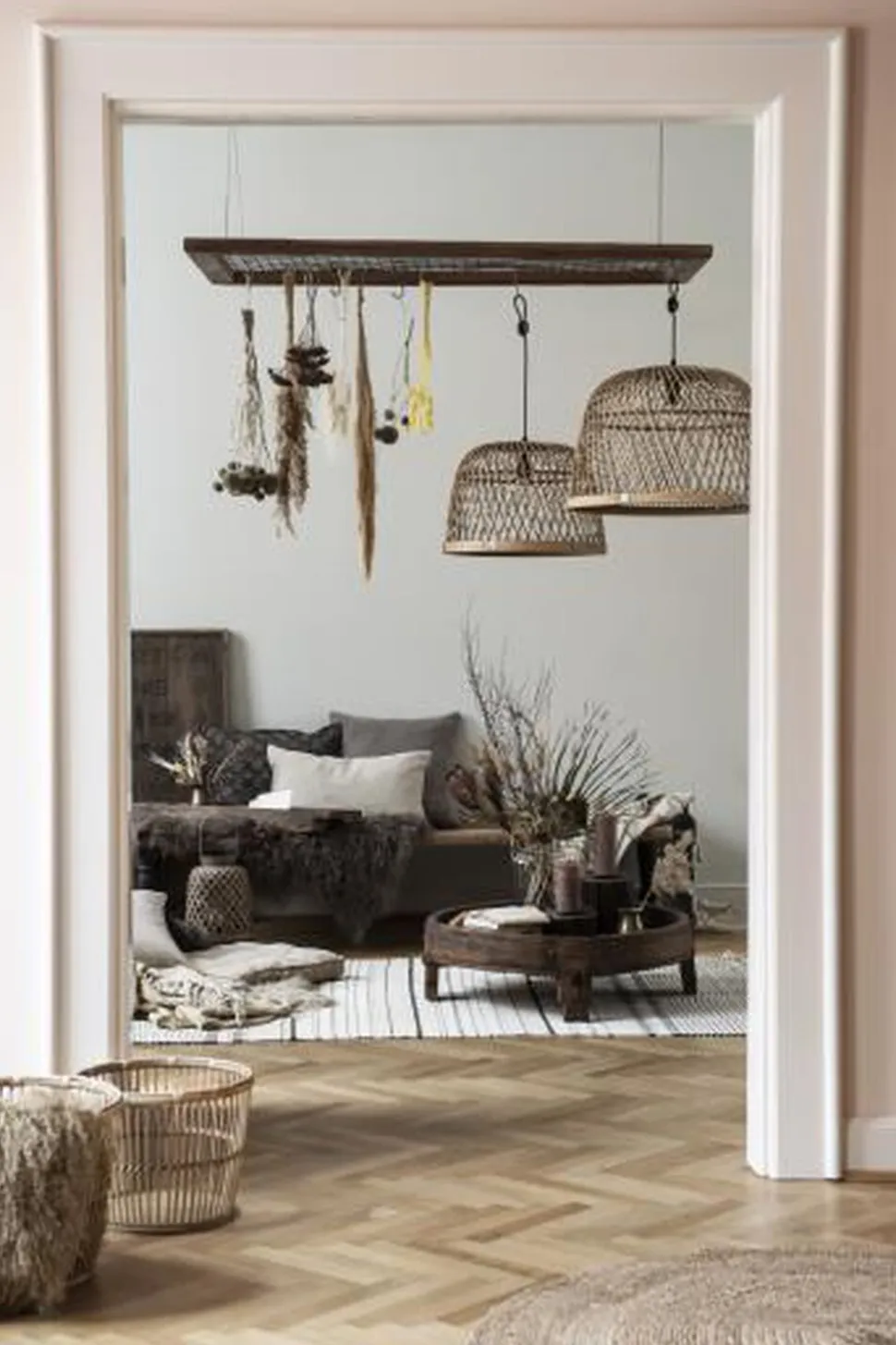 Hængelampe bambus skærm hvid plastikledning