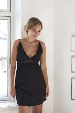 Jessie chemise w/lace & padding