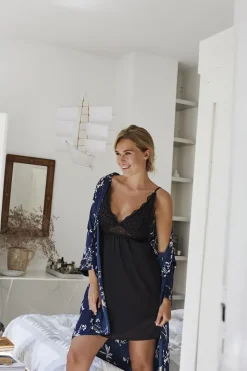 Jessie chemise w/lace & padding