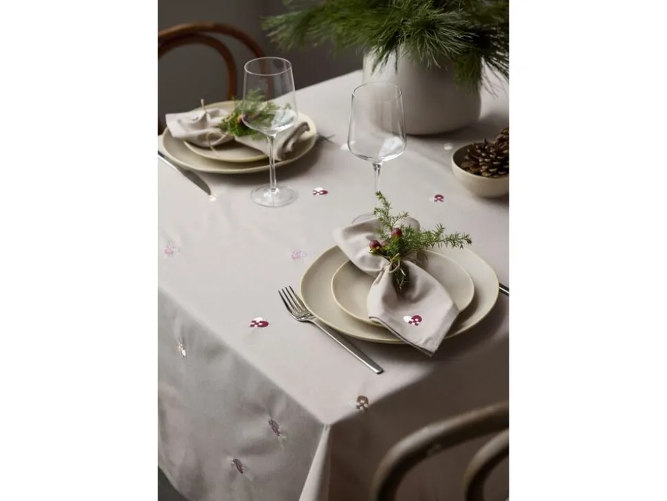 Juledug 140x320 Christmas Hearts Embroidery Rose