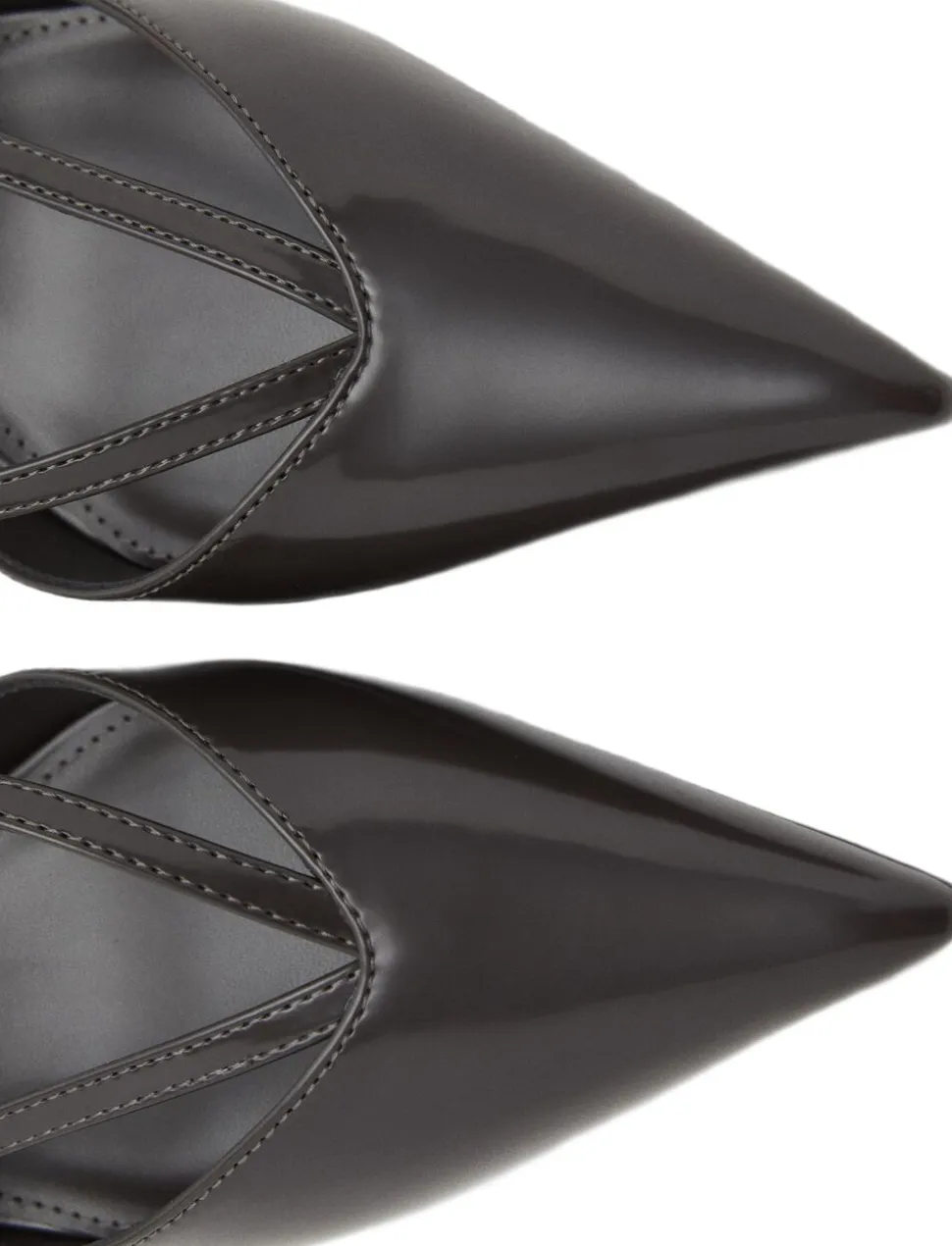 Kitten-heeled strappy shoes