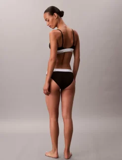 LIGHTLY LINED TRIANGLE