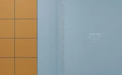 Medium notesbog med syet ryg, Okker