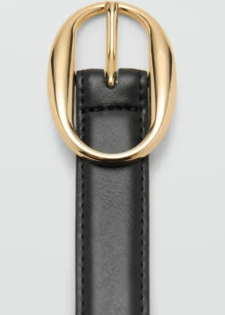 Oval buckle belt