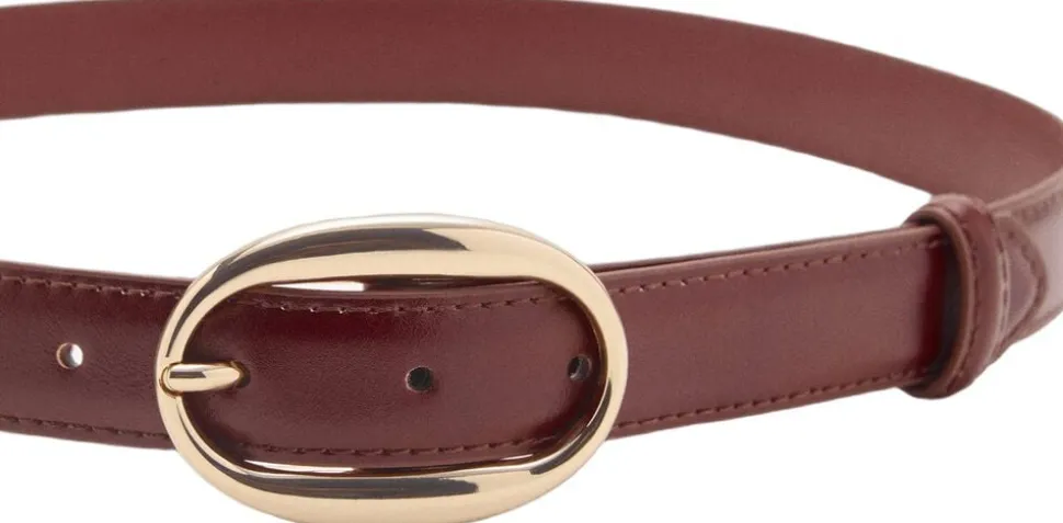 Oval buckle belt