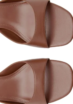 Patent leather effect heeled sandal