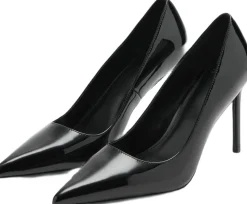 Patent leather heel shoes
