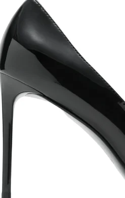 Patent leather heel shoes