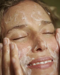 Renewing Face Wash (Fragrance Free)