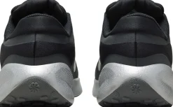 Revolution 7 Sneakers