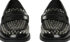 Shoe rivet