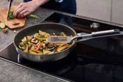 Simplify Stegepande, 24 cm, 18/10 rustfrit stål, Keramisk be