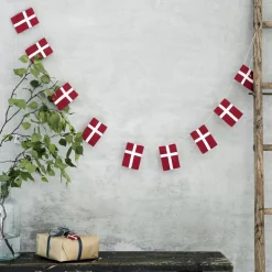 Stor flagranke med Dannebrogsflag