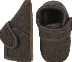 Wool slippers with velcro