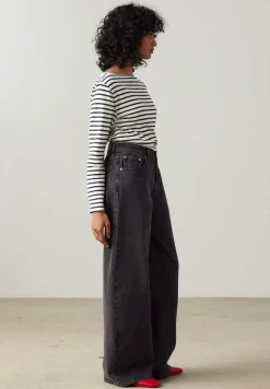 XL STRAIGHT INFLUENTIAL LADY